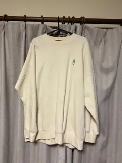 クリーム色 オーバーサイズ トレーナー