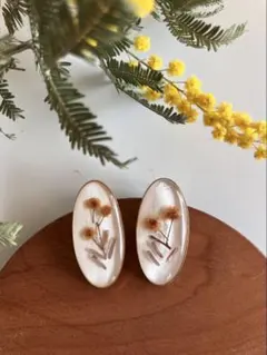 押し花デザイン オーバル型ピアス