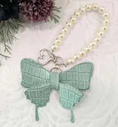 本革　蝶　スマホストラップ　バックチャーム　キーホルダー　ハンドストラップ