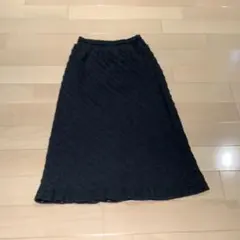 Yukiko Hanai の黒色ちりめん柄のスカート　中古家庭保管品のサムネイル