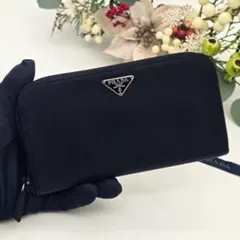 PRADA プラダ 三角プレート 三つ折り ナイロン 折り財布 美品 - メルカリ