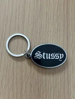 Stussy 楕円形キーホルダー 黒