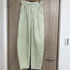 Bershka淡い緑色ライトグリーンのカーゴデニムパンツ