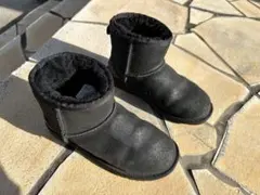 UGG Australia スタッズ付き ブラック ショートブーツ　22〜23