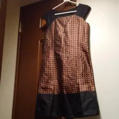 コムサ・デ・モード 光沢 幾何学柄ワンピース