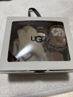 UGG ベビーブーツとニット帽 セット　箱つき