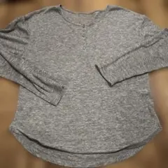 SHEINグレー ボタン付き薄手長袖Tシャツ