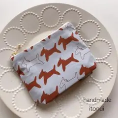 お馬さんたちが可愛いハンドメイドのマチ付きポーチ サニタリーポーチ メイクポーチ