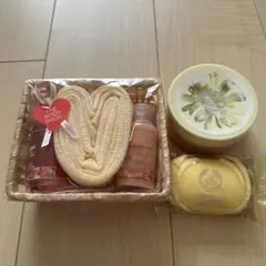 【ジャンク品】新品未使用　THE BODY SHOP ボディケアギフトセットのサムネイル
