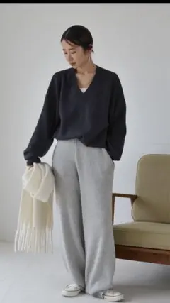 カシミヤ混スムースVネックニット