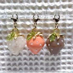 いちごのチャーム3個セット未使用品　ストロベリー