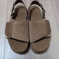 美品　UGG ゴールデンスター　サンダル　スエード　ブラウン　ストラップ　アグのサムネイル