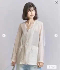 北欧暮らしの道具店 ほんのりシアーなフリルブラウス（グレージュ