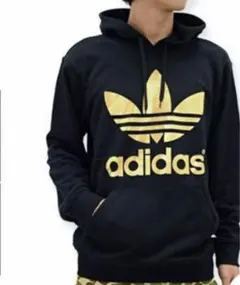adidas アディダス　お洒落　ゴールドロゴ フード付きパーカー　Mサイズ
