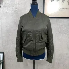 UNIQLO ジャンパー ブルゾン MA１ 中綿入り Mサイズ カーキ色 ★