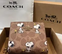COACH コーチ　スヌーピー 二つ折り財布 コラボのサムネイル