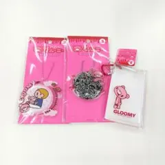 GLOOMY 缶バッジとカバーセット2点とカラビナ付クリアケース