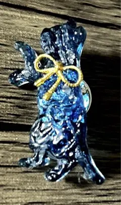 ハンドメイドアクセサリー レジンピンバッジ ブルー猫 D