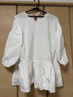 【新品、タグ付き】ELFRANK ホワイト フレアブラウスのサムネイル