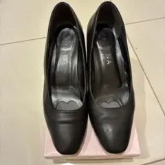 DIANA ブラックパンプス 中ヒール