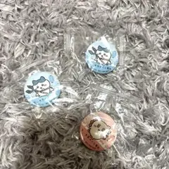 ちいかわ　くら寿司　缶バッチ　ハチワレ