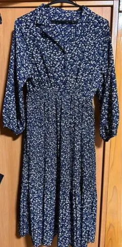 レディース　小花柄プリーツワンピース　ネイビー