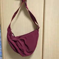 ユニクロ　ラウンドミニショルダーバッグ　ポシェット　男女兼用　ワインレッド