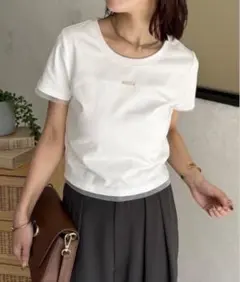 Thevon. メタルプレート付き 半袖Tシャツ ホワイト