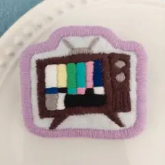 刺繍　レトロカラーテレビ　ブローチ／ワッペン