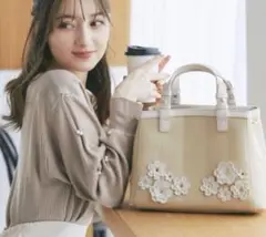 美品 トッコクローゼット 立体お花の2wayバッグのサムネイル