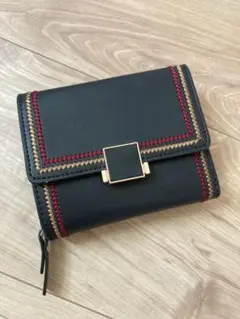 ブラック三つ折り財布 金具付き