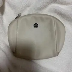 MARY QUANTホワイト ドーム型ポーチ 花形ファスナー付き