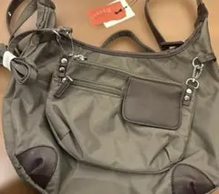 レディースショルダーバック　オリーブとブラウンカラー