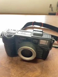 ジャンク品　Konica フィルムカメラ ストラップ付き10m防水のサムネイル