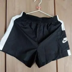 NIKE ブラック ショートパンツ サイドポケット付き