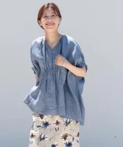 美品✨　ブルーグレー❤️　麻　アーバンリサーチドアーズ　リネンギャザーブラウス