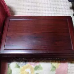 茶色木製彫刻花台、花瓶台、なかなか無いです。お見逃し無くです。