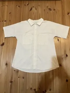 半袖シャツ　カジュアル　シンプル