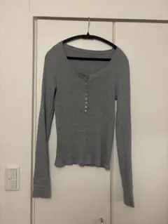 Brandy Melvilleグレー Vネック 長袖Tシャツ