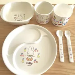 ミッフィー　ハローキティ　ベビー用食器セット