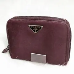 プラダ　財布　二つ折り　ナイロン　レザー　三角プレート
