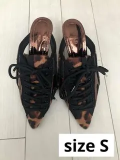 【数回着用】YELLO PANTHER SNEAKER MULESのサムネイル