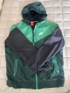 Nike ナイロンジャケット フード付き グリーン
