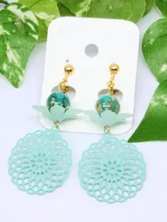 和風イヤリング　花柄エメラルド