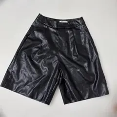 フェイクレザーパンツ ハーフパンツ ブラック 光沢 Sサイズ レディース