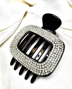 新品♡ラインストーン付き ヘアクリップ ブラック 48 - メルカリ