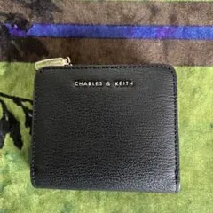 CHARLES & KEITH ブラック　二つ折り財布