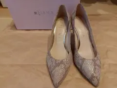 DIANA ポインテッドトゥ ハイヒール ベージュ系　パイソン