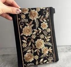 インド刺繍リボンのスマホポシェット