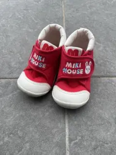 MIKI HOUSE 赤いベビーシューズ ウサギ刺繍